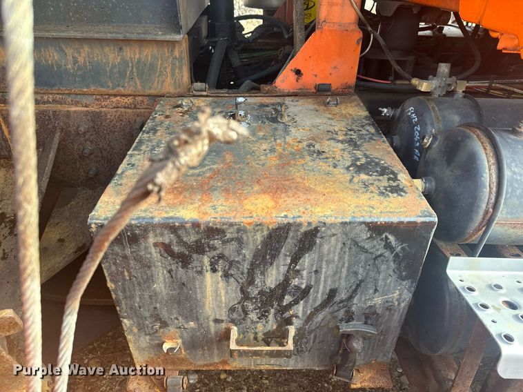 image for item LO9336 2004 Sterling L9500  dump truck