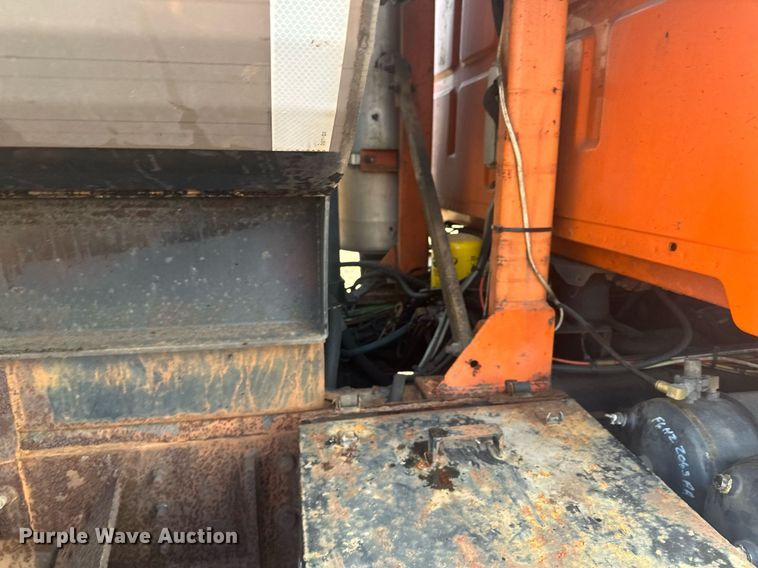 image for item LO9336 2004 Sterling L9500  dump truck