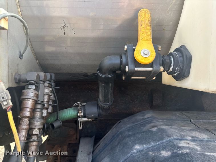 image for item LO9336 2004 Sterling L9500  dump truck