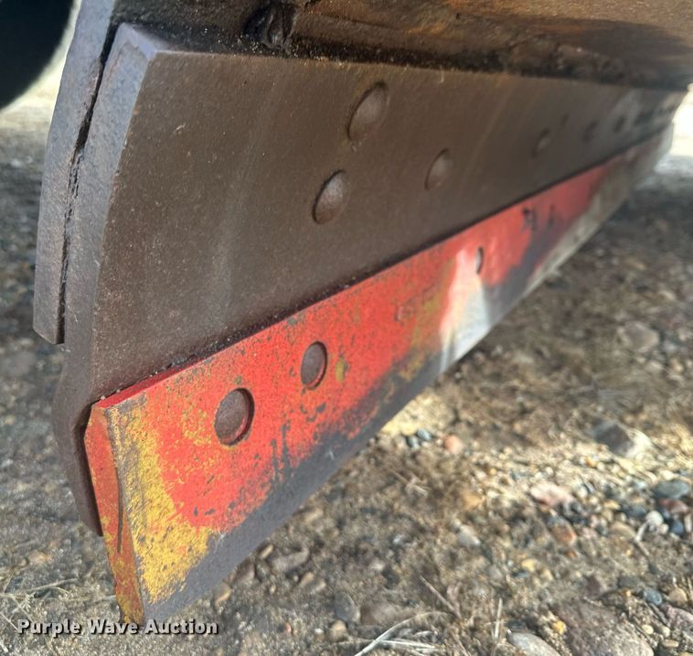 image for item LO9336 2004 Sterling L9500  dump truck