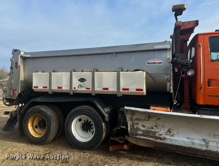 image for item LO9336 2004 Sterling L9500  dump truck