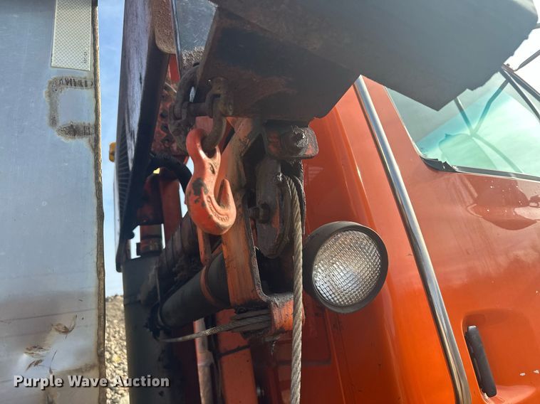 image for item LO9336 2004 Sterling L9500  dump truck