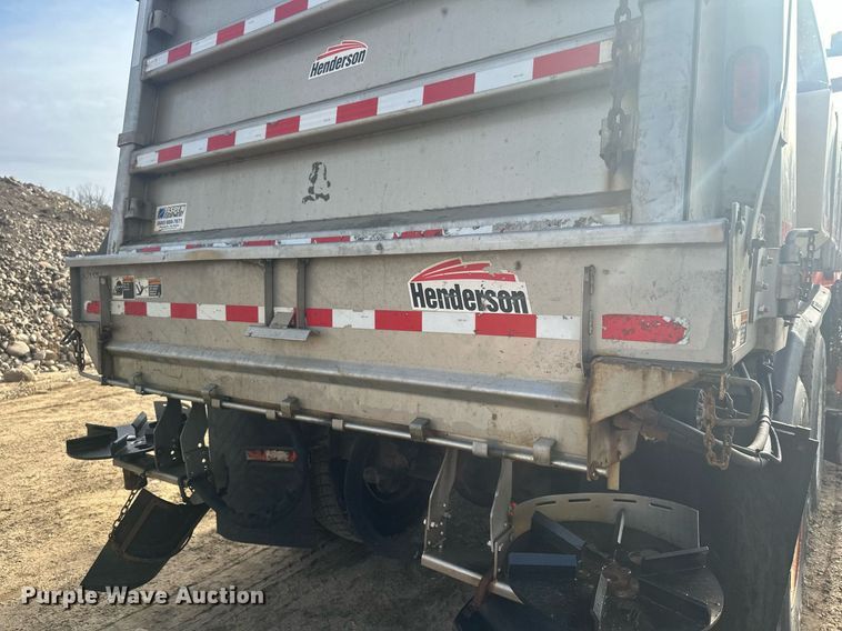 image for item LO9336 2004 Sterling L9500  dump truck