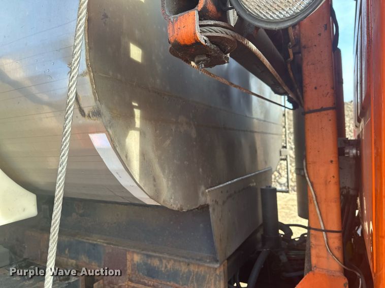 image for item LO9336 2004 Sterling L9500  dump truck