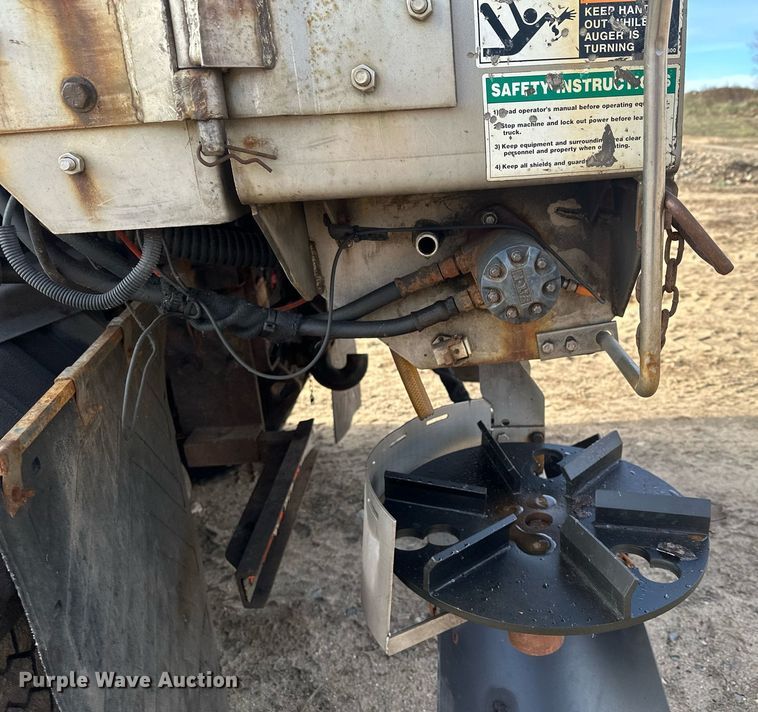 image for item LO9336 2004 Sterling L9500  dump truck