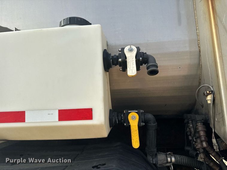 image for item LO9336 2004 Sterling L9500  dump truck