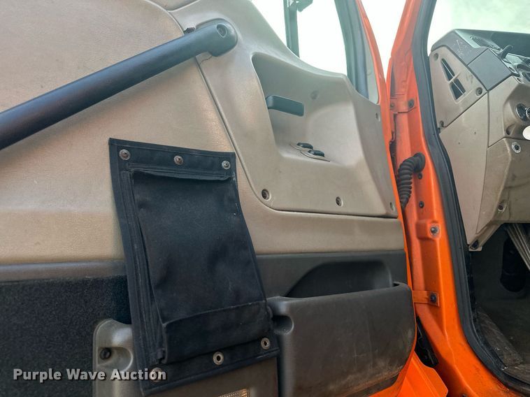 image for item LO9336 2004 Sterling L9500  dump truck