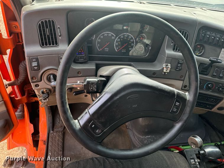 image for item LO9336 2004 Sterling L9500  dump truck