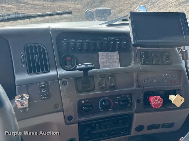 image for item LO9336 2004 Sterling L9500  dump truck