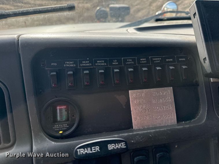 image for item LO9336 2004 Sterling L9500  dump truck