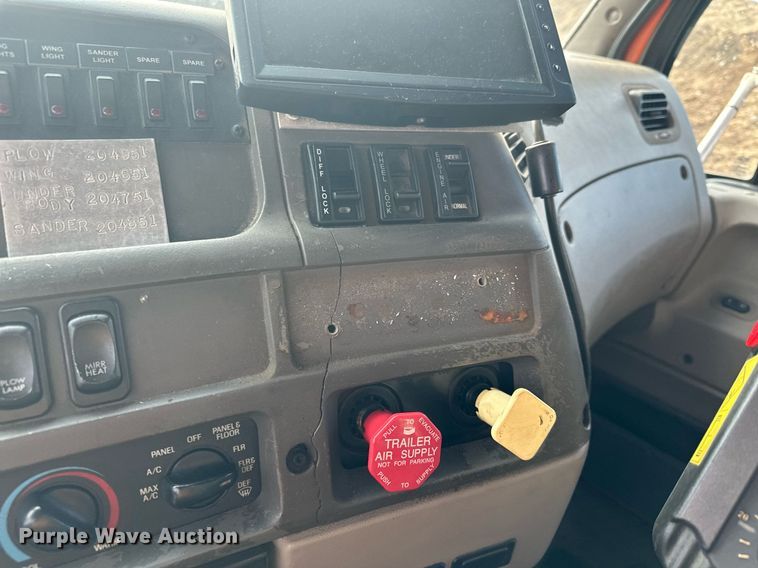 image for item LO9336 2004 Sterling L9500  dump truck