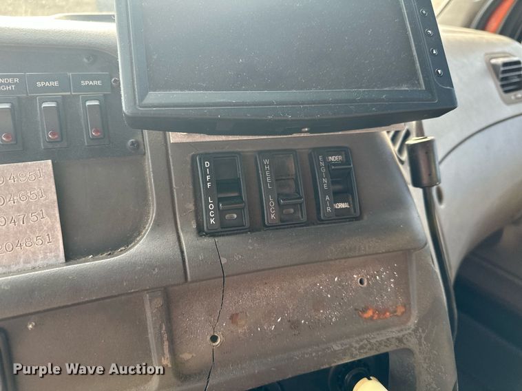 image for item LO9336 2004 Sterling L9500  dump truck