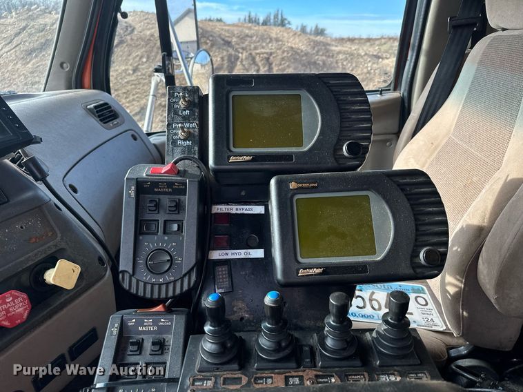 image for item LO9336 2004 Sterling L9500  dump truck