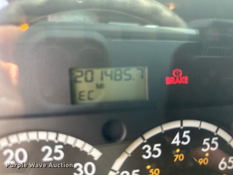 image for item LO9336 2004 Sterling L9500  dump truck