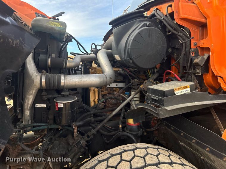 image for item LO9336 2004 Sterling L9500  dump truck