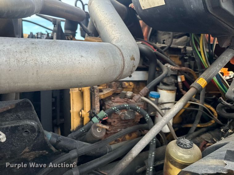 image for item LO9336 2004 Sterling L9500  dump truck