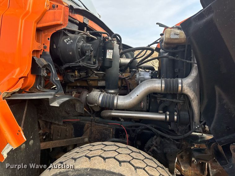 image for item LO9336 2004 Sterling L9500  dump truck