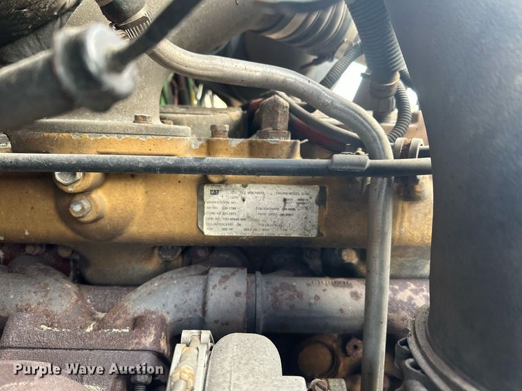 image for item LO9336 2004 Sterling L9500  dump truck