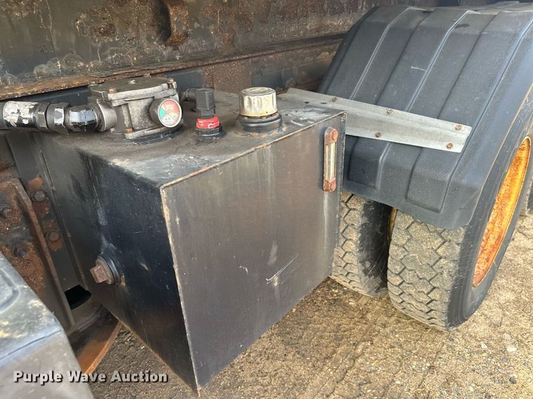 image for item LO9336 2004 Sterling L9500  dump truck