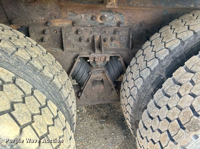 image for item LO9336 2004 Sterling L9500  dump truck