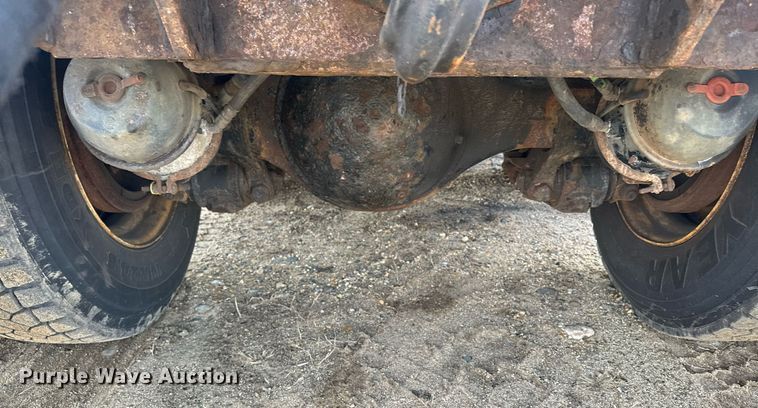 image for item LO9336 2004 Sterling L9500  dump truck