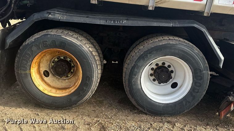 image for item LO9336 2004 Sterling L9500  dump truck