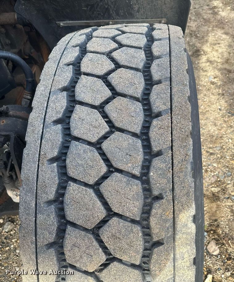 image for item LO9336 2004 Sterling L9500  dump truck