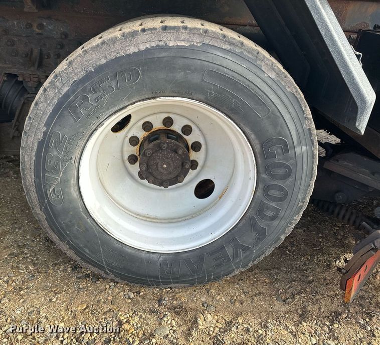 image for item LO9336 2004 Sterling L9500  dump truck