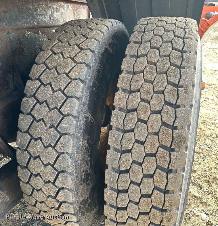 image for item LO9336 2004 Sterling L9500  dump truck