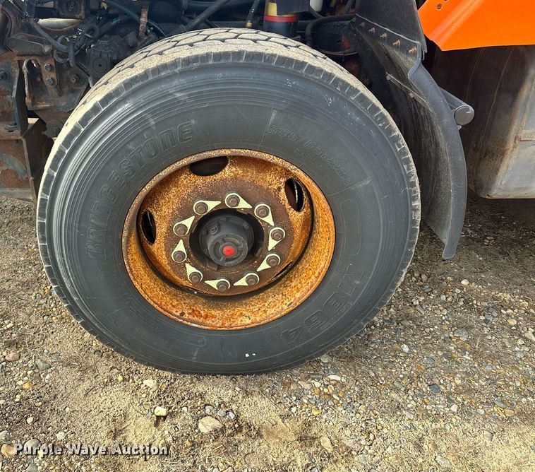 image for item LO9336 2004 Sterling L9500  dump truck