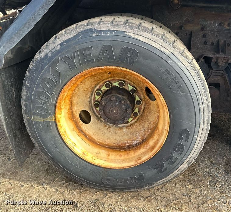 image for item LO9336 2004 Sterling L9500  dump truck