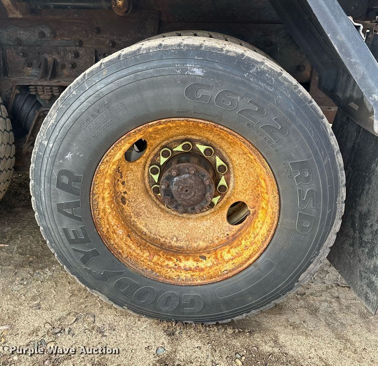 image for item LO9336 2004 Sterling L9500  dump truck