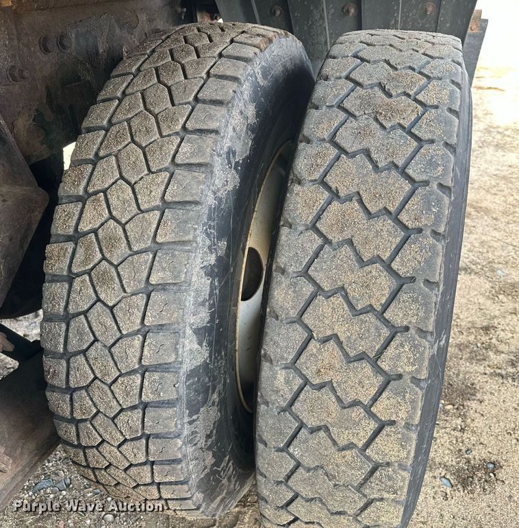 image for item LO9336 2004 Sterling L9500  dump truck