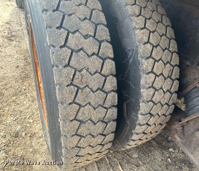 image for item LO9336 2004 Sterling L9500  dump truck