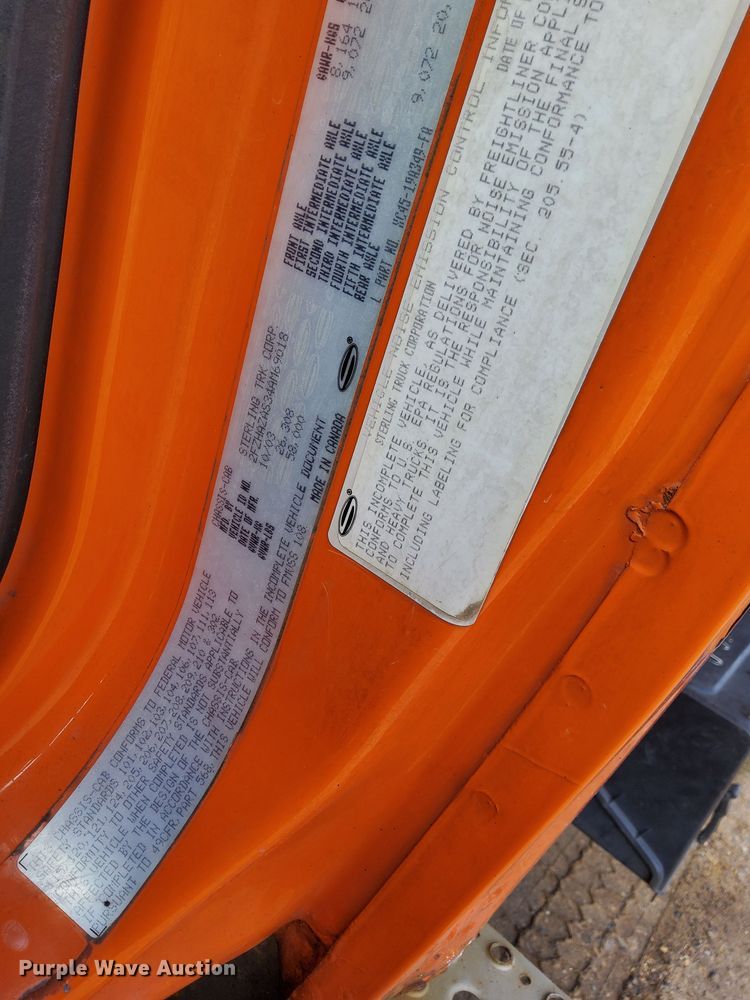 image for item LO9336 2004 Sterling L9500  dump truck