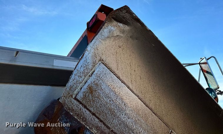 image for item LO9338 2006 Sterling LT  dump truck