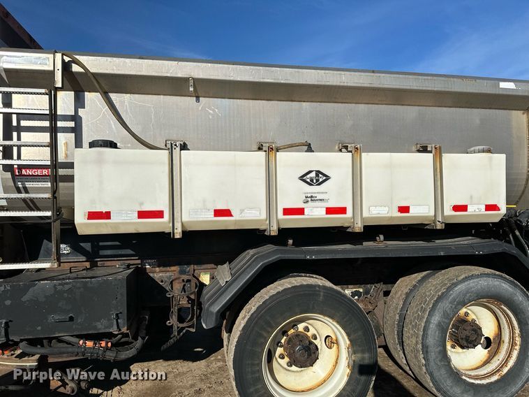 image for item LO9338 2006 Sterling LT  dump truck