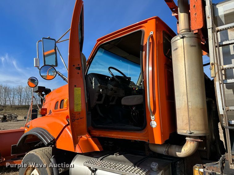 image for item LO9338 2006 Sterling LT  dump truck