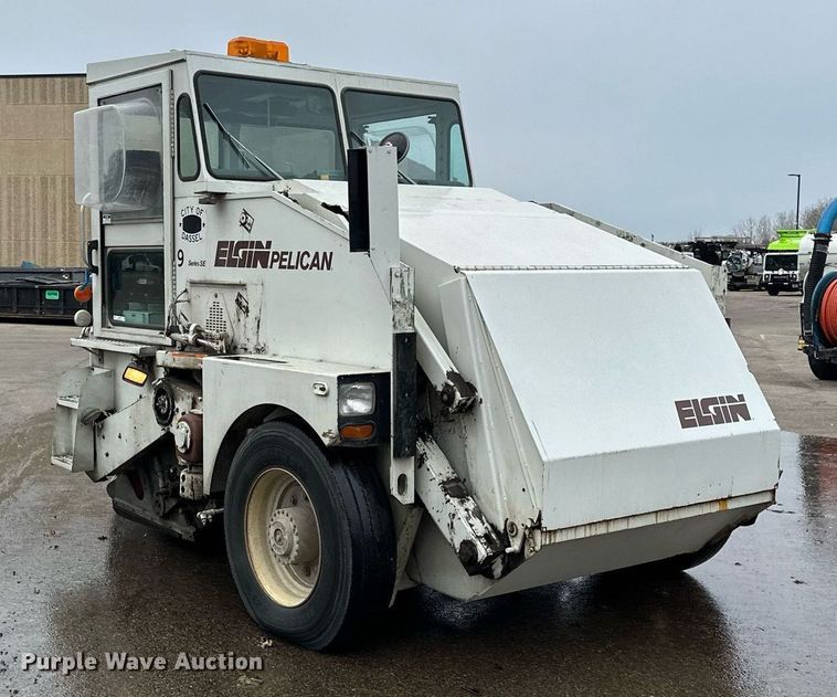 image for item LO9340 1998 Elgin Pellican  sweeper