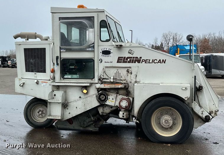 image for item LO9340 1998 Elgin Pellican  sweeper