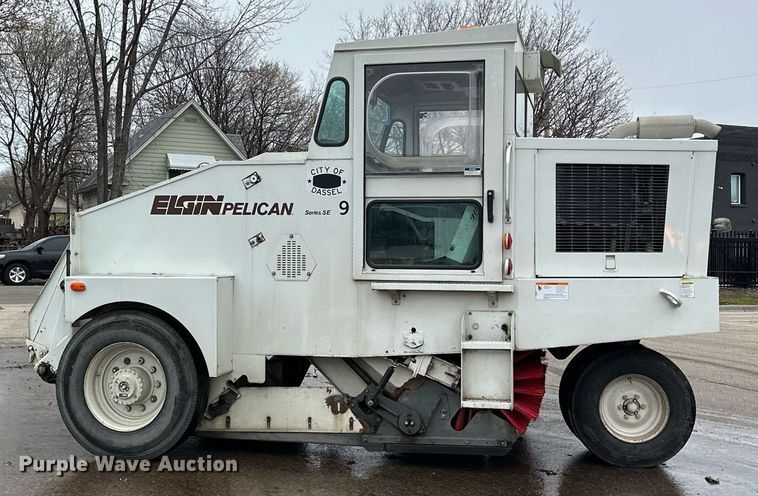 image for item LO9340 1998 Elgin Pellican  sweeper