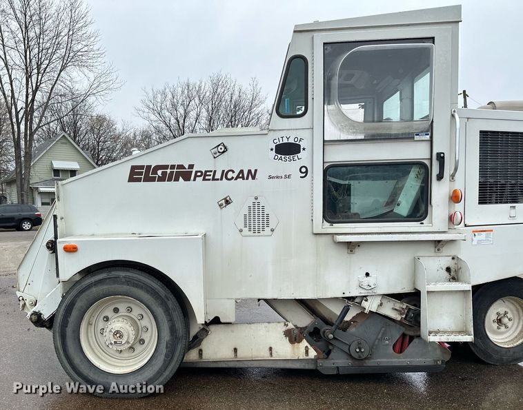 image for item LO9340 1998 Elgin Pellican  sweeper