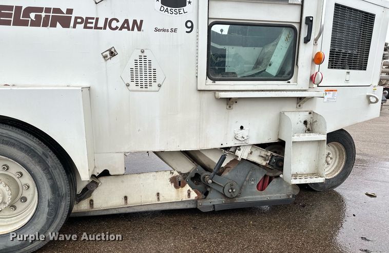 image for item LO9340 1998 Elgin Pellican  sweeper