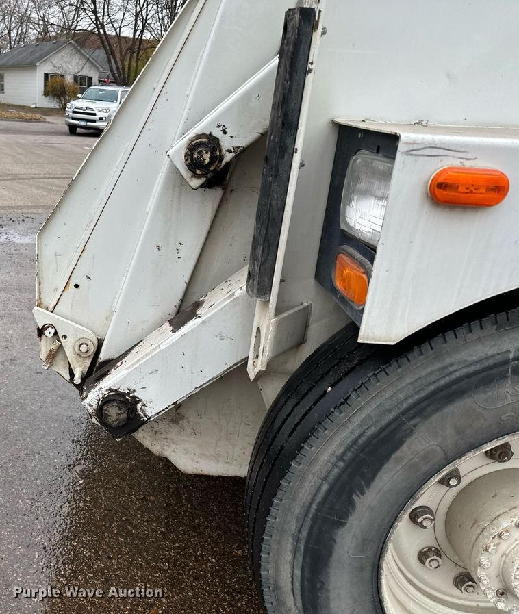 image for item LO9340 1998 Elgin Pellican  sweeper