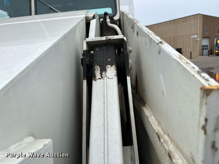 image for item LO9340 1998 Elgin Pellican  sweeper