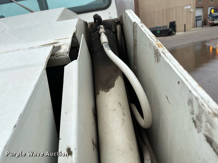 image for item LO9340 1998 Elgin Pellican  sweeper