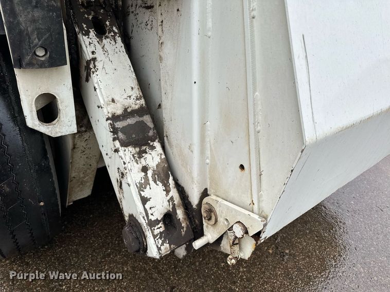 image for item LO9340 1998 Elgin Pellican  sweeper