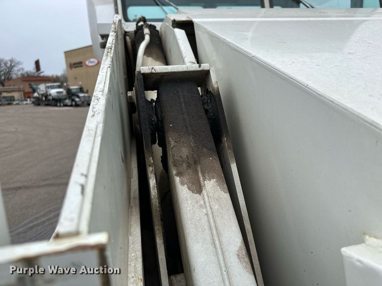 image for item LO9340 1998 Elgin Pellican  sweeper