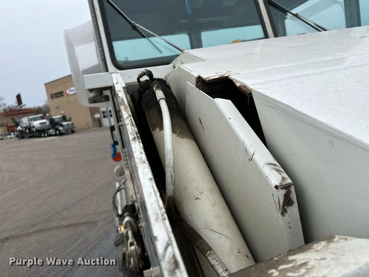 image for item LO9340 1998 Elgin Pellican  sweeper