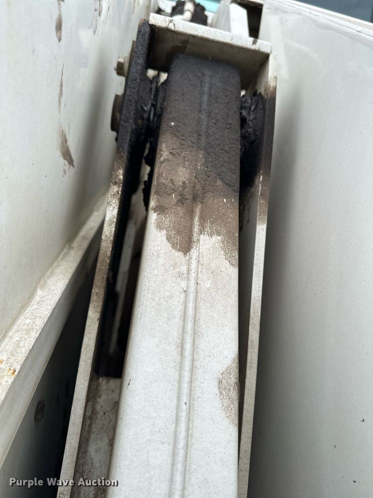 image for item LO9340 1998 Elgin Pellican  sweeper